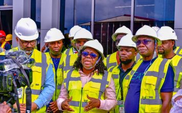 FG vows to facilitate movement of containers to hinterland A group photograph of stakeholders during the function.