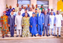 A group picture of Minister of Marine and blue economy with stakeholders.