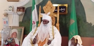 Emir of Dass with the celebrant.