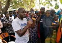 Wadume addressing the people of Ibbi.