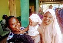 A picture of a mother, her 8 months daughter and a visiting journalist.
