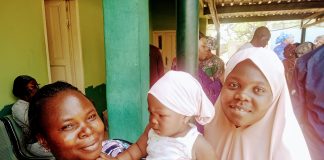 A picture of a mother, her 8 months daughter and a visiting journalist.
