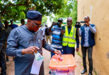 Fintiri casting his vote.