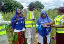 Some of the victims of the flood being assisted by humanitarian workers.