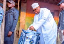 Gov Adeleke casting his vote in the Saturday LG election.