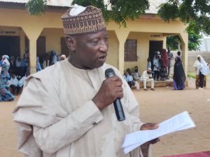 Dadah delivering his speech at the occasion.