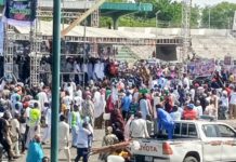 The crowd at Ribadu square.
