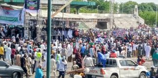 The crowd at Ribadu square.