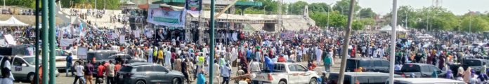 The crowd at Ribadu square.