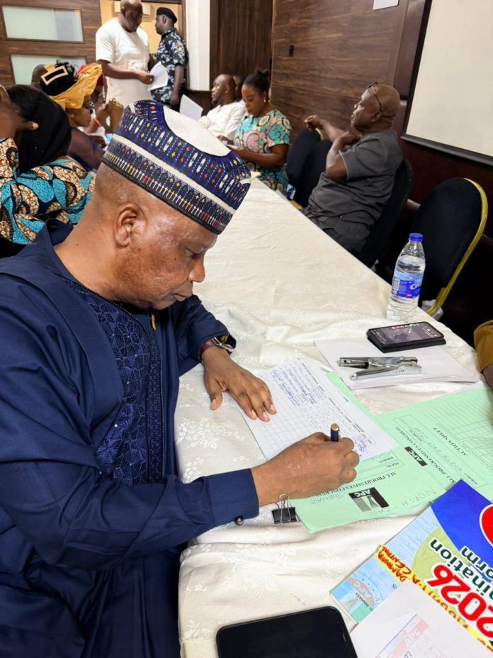 Abbati submitting his form.