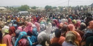 ‎Crowd of party faithful during the tour at Bako in Yola.